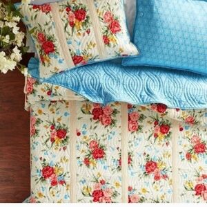 Pioneer Woman Sweet Rose King Quilt